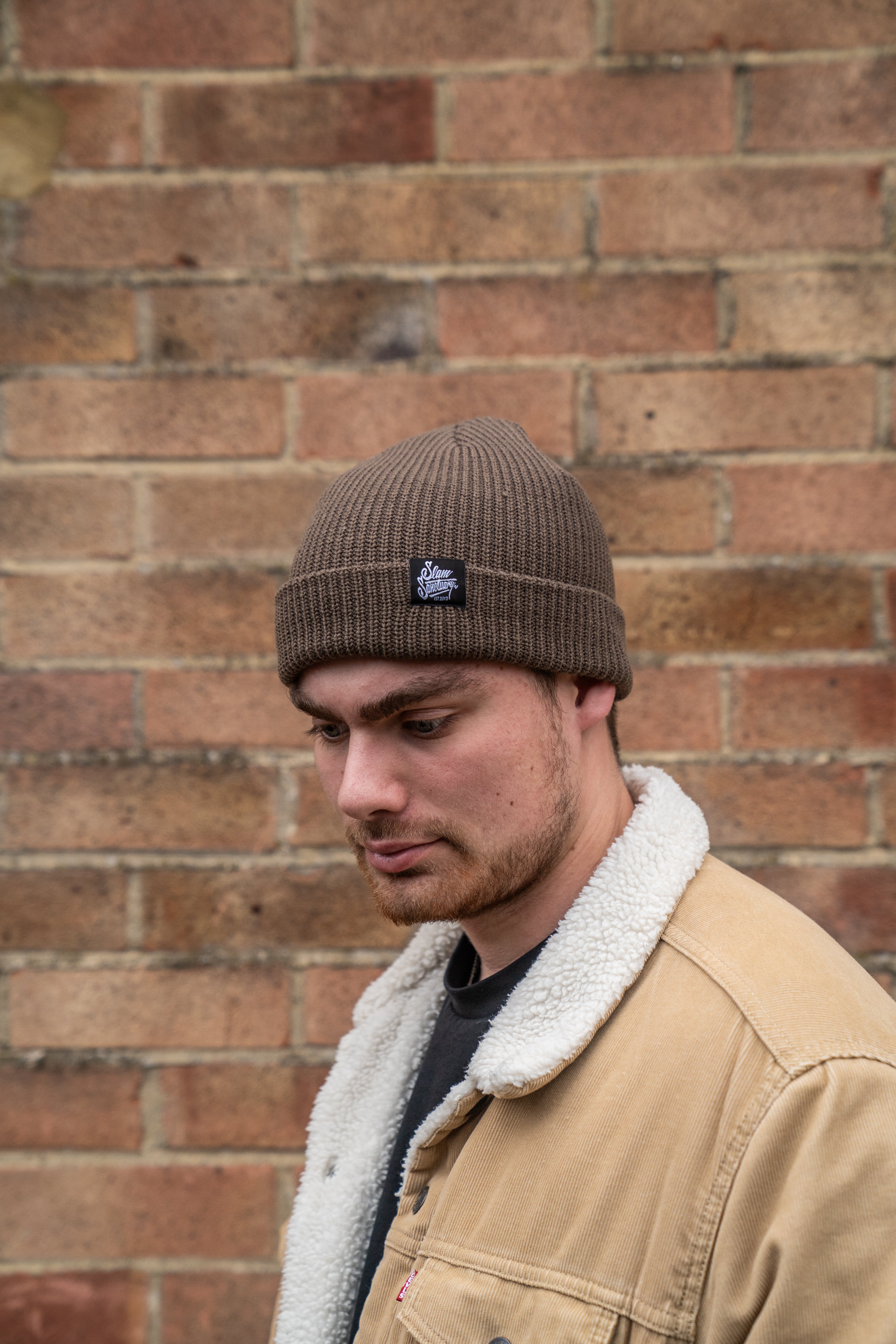 ESSENTIAL BEANIE - WALNUT