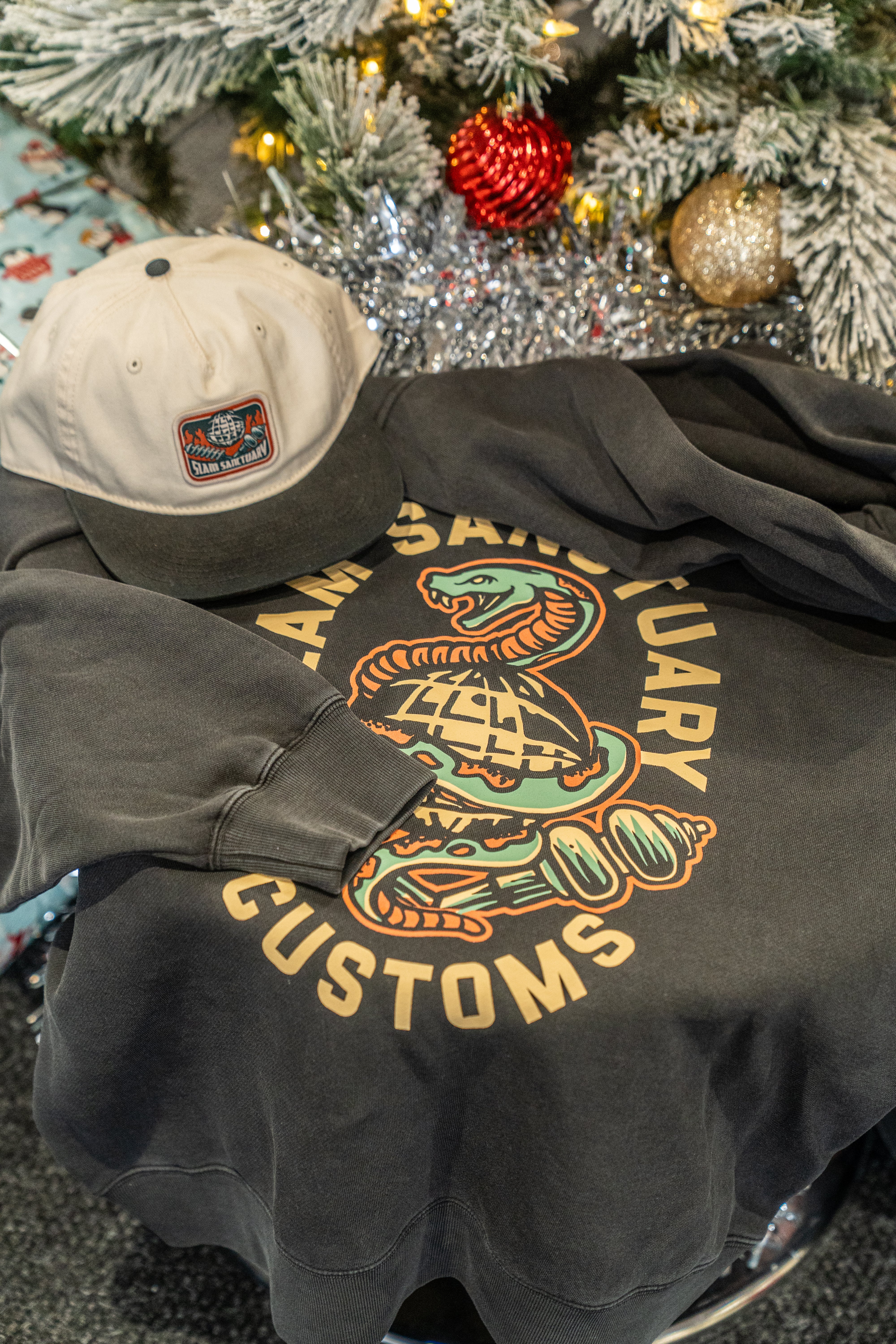 COILED CUSTOMS HOODIE & SNAPBACK GIFT SET