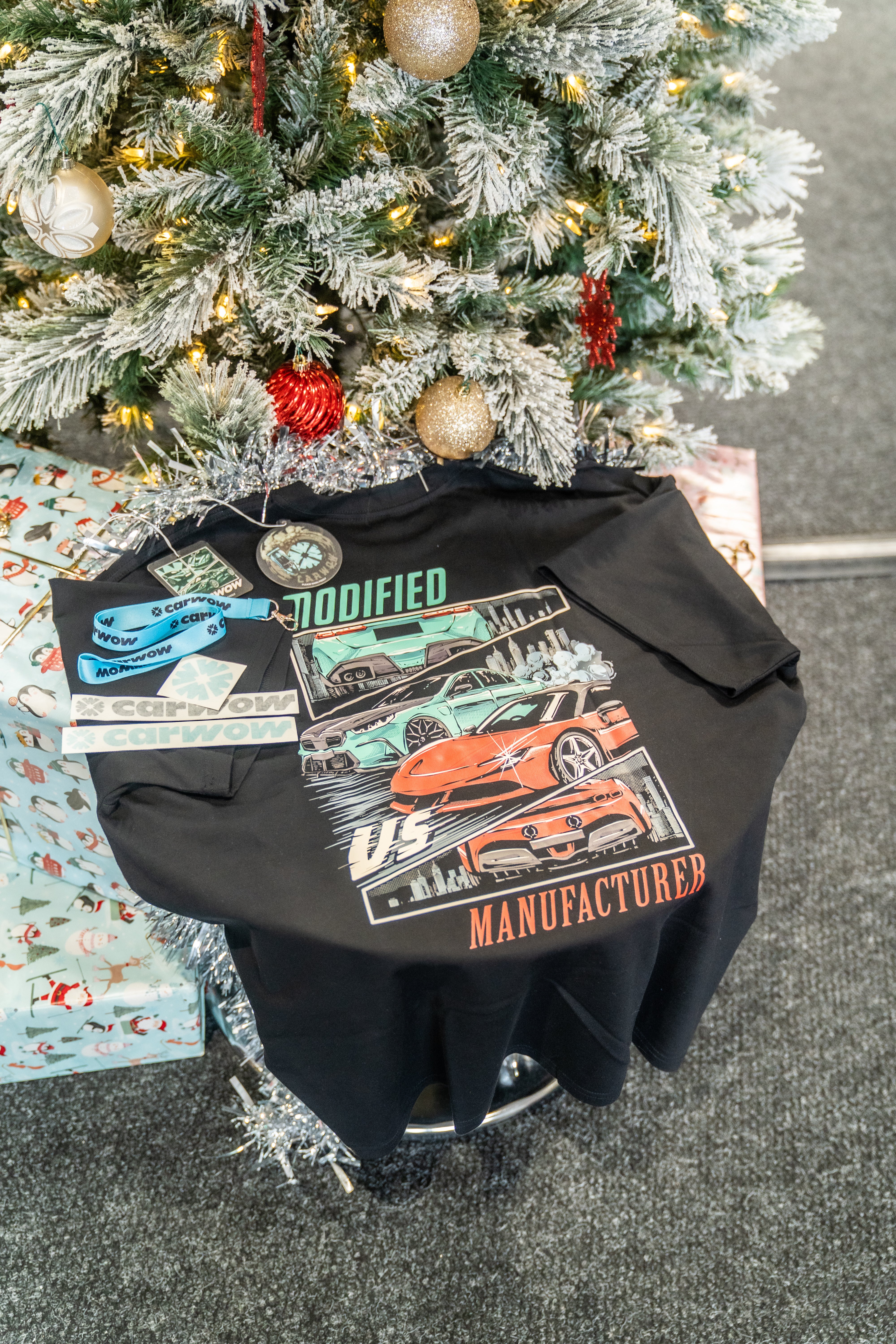 CARWOW BUILT VS BOUGHT T-SHIRT GIFT SET