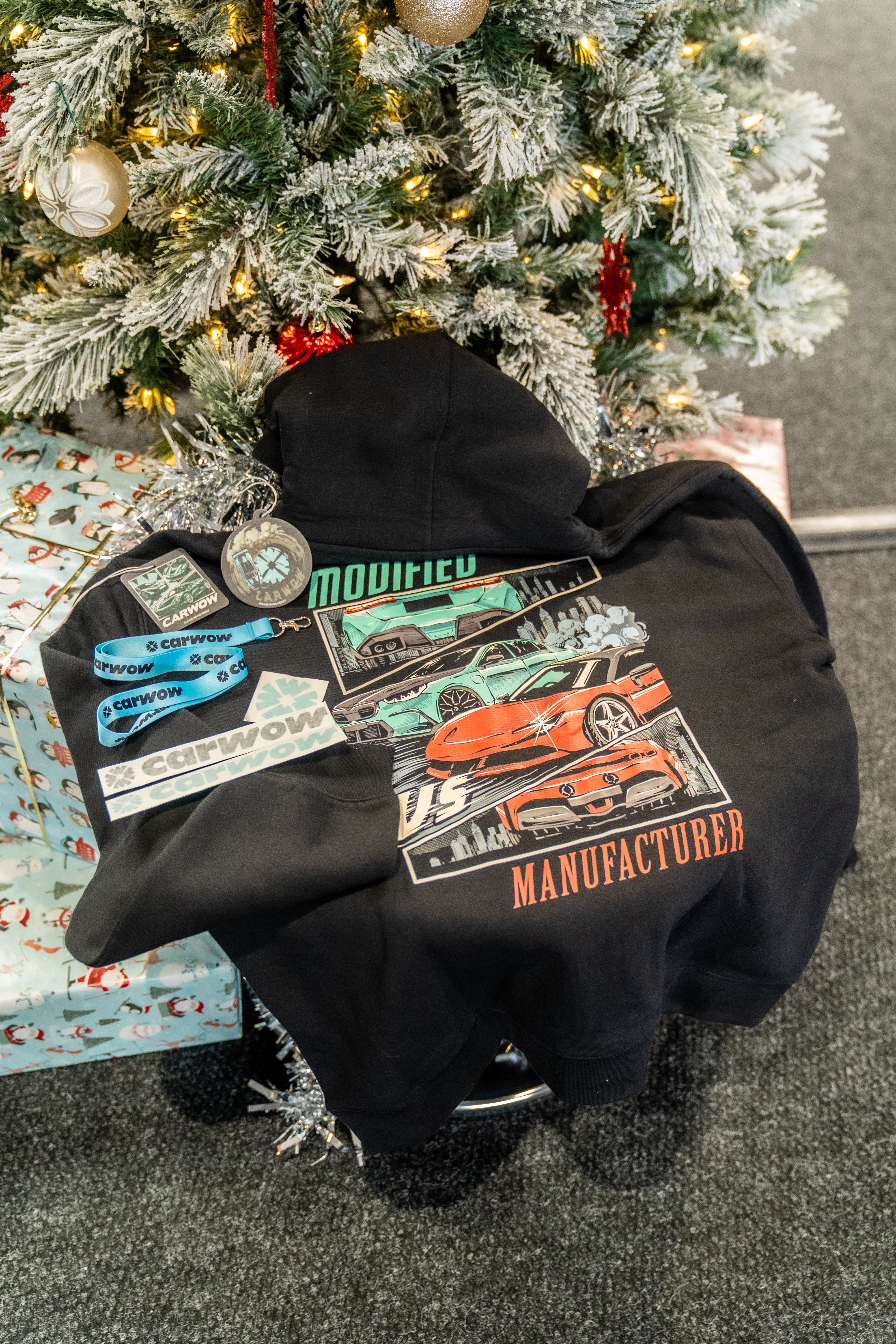 CARWOW BUILT VS BOUGHT HOODIE GIFT SET