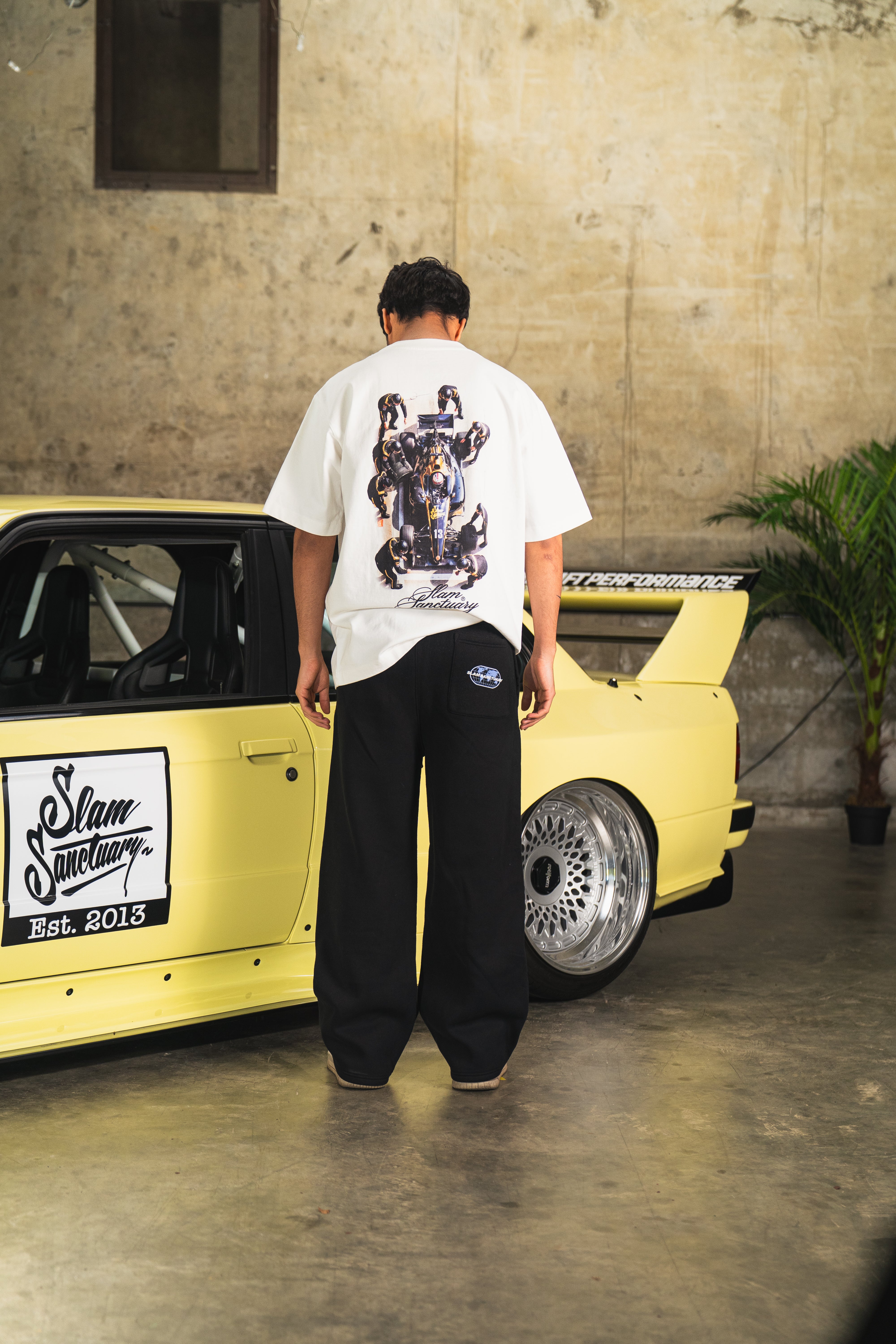 GLOBE JOGGERS - BLACK
