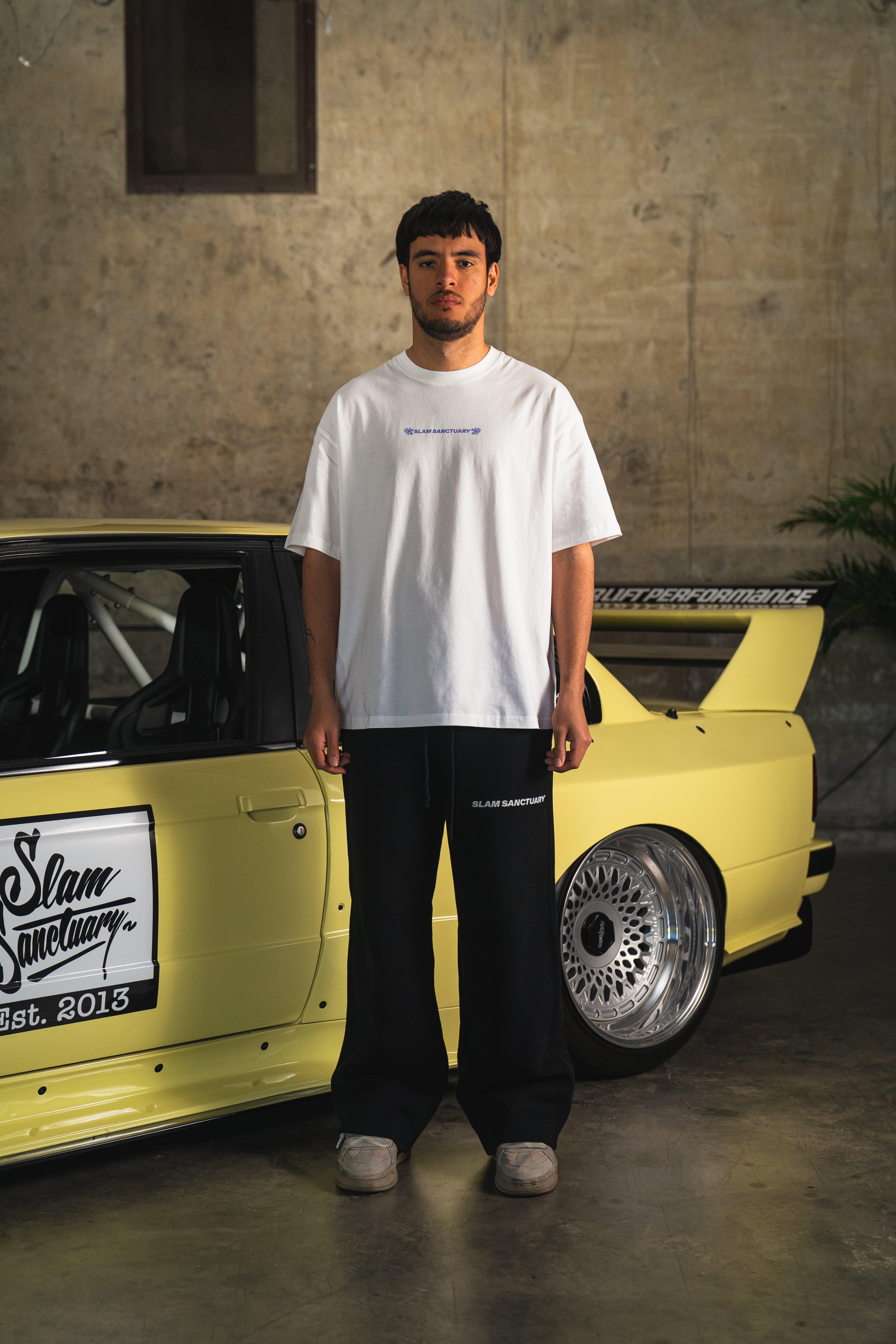GLOBE T-SHIRT - WHITE