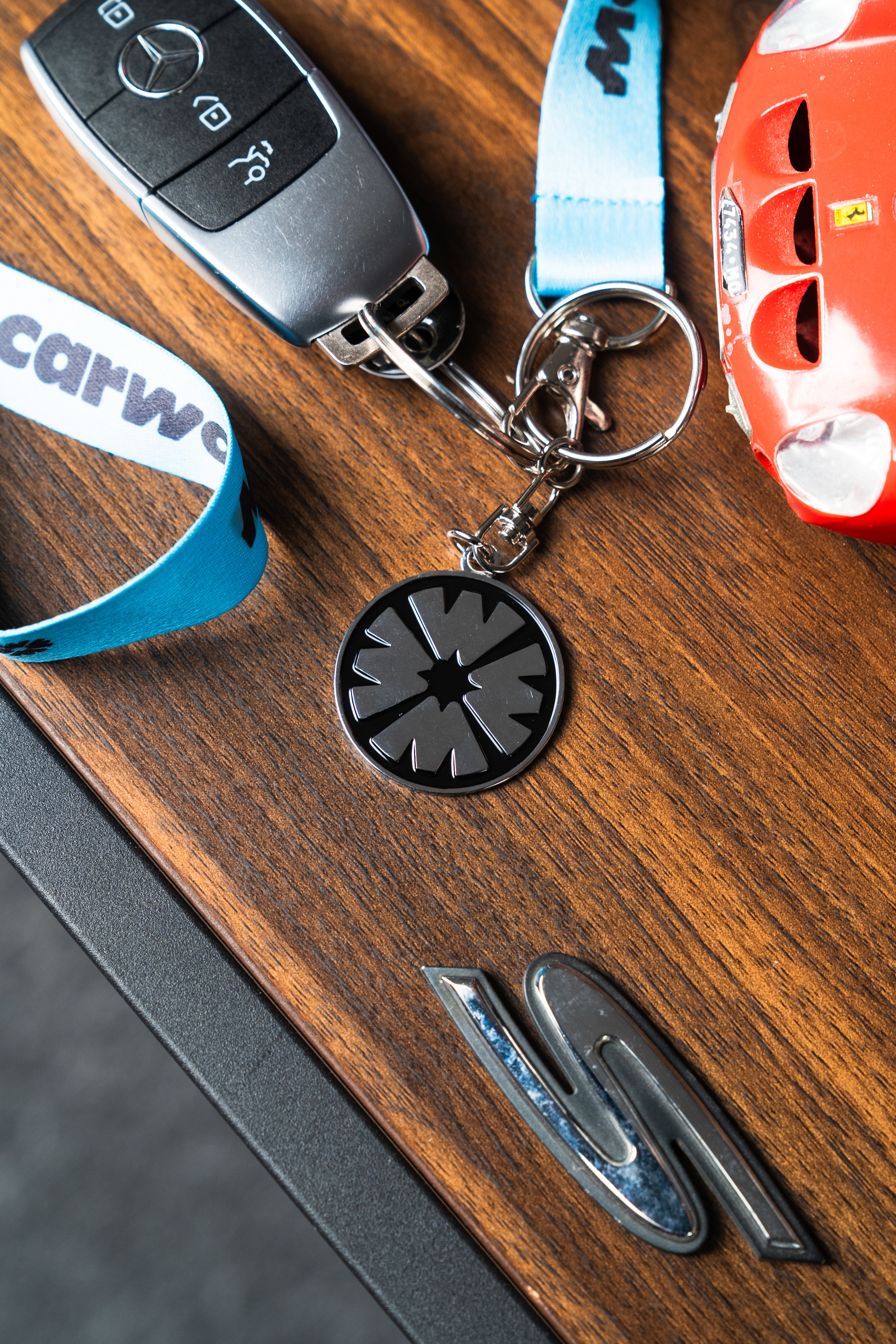 CARWOW MARQUE METALLIC DRIVERS KEYRING
