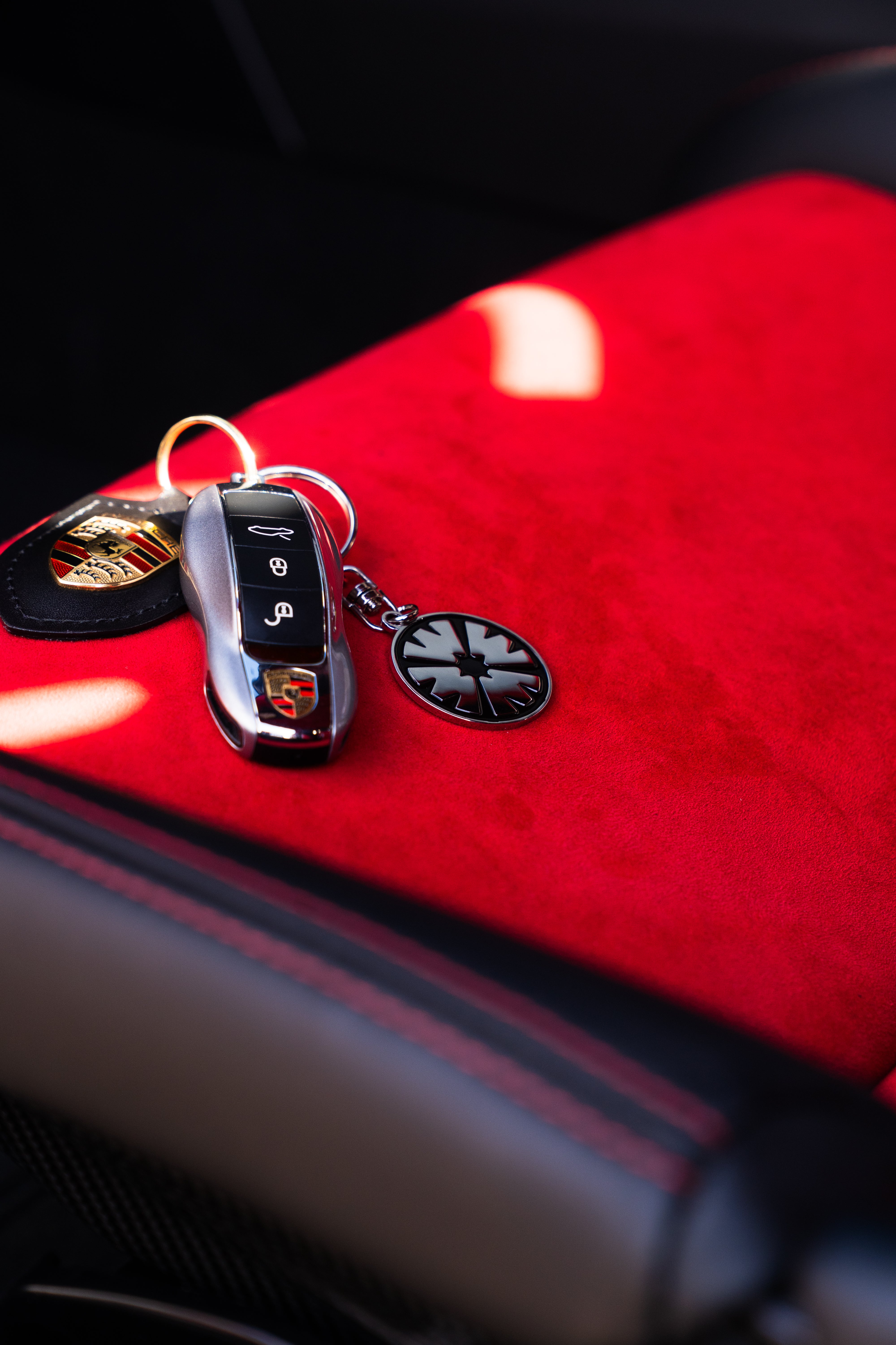 CARWOW MARQUE METALLIC DRIVERS KEYRING