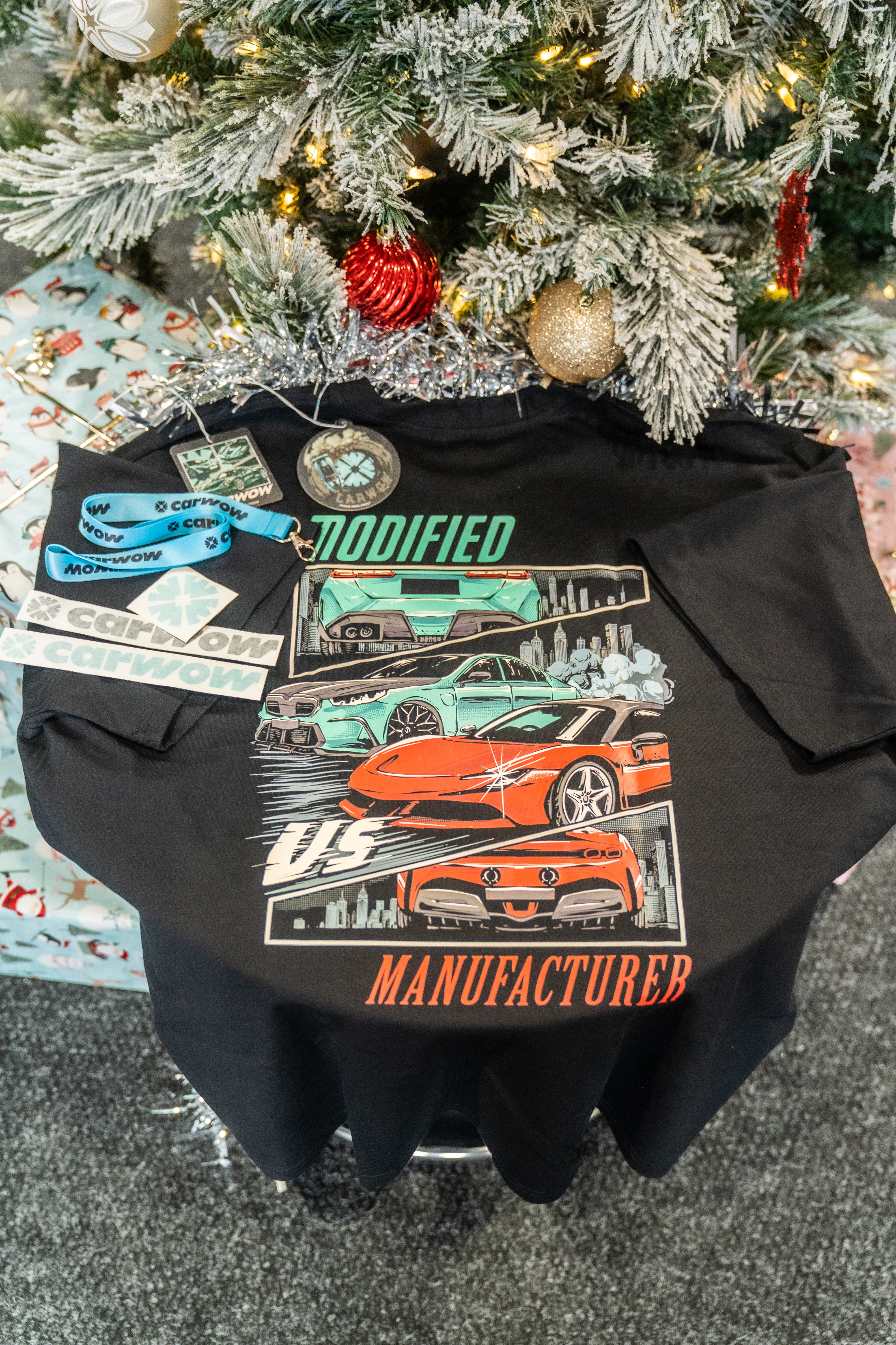 CARWOW BUILT VS BOUGHT T-SHIRT GIFT SET