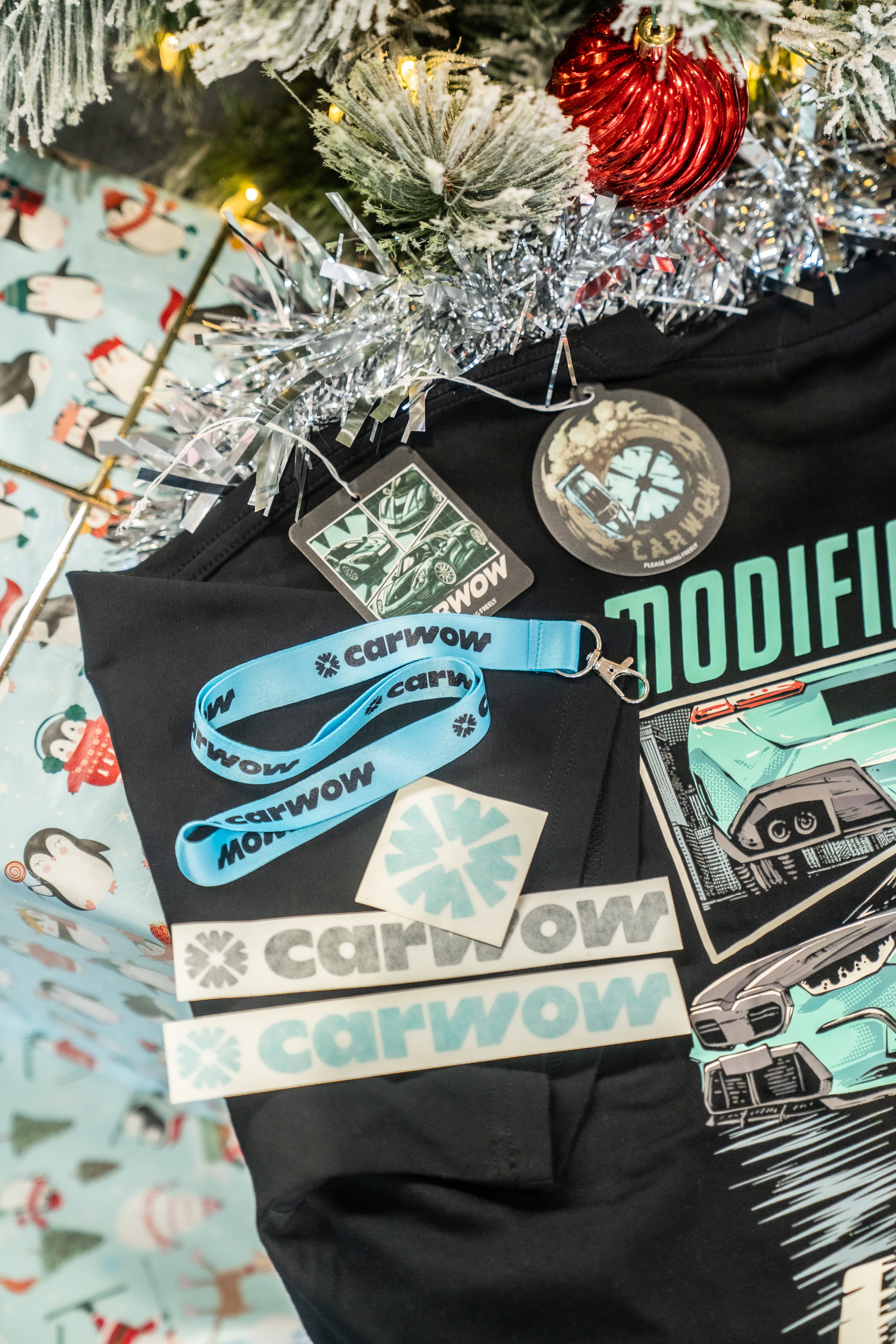 CARWOW BUILT VS BOUGHT T-SHIRT GIFT SET