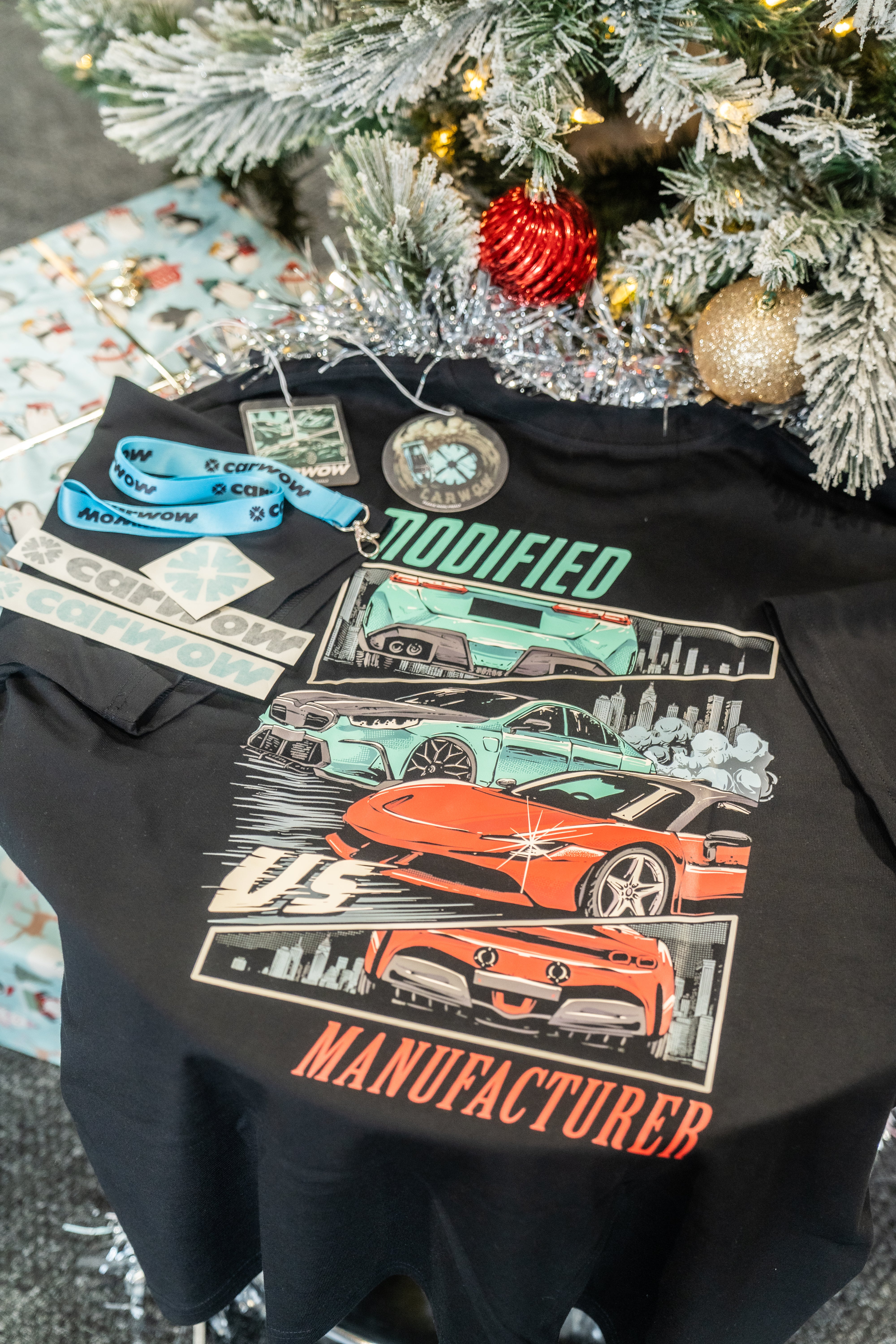 CARWOW BUILT VS BOUGHT T-SHIRT GIFT SET