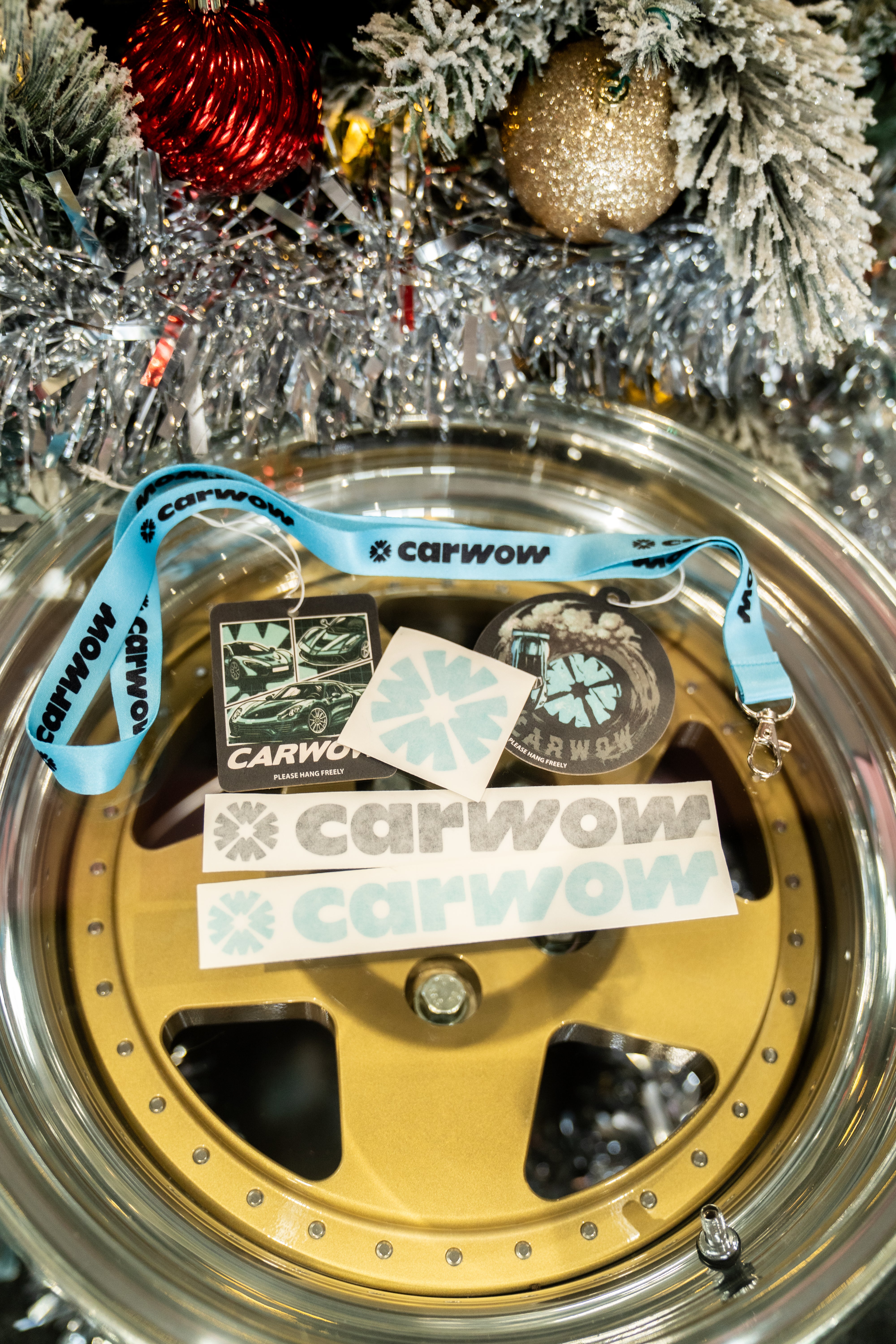 CARWOW BUILT VS BOUGHT T-SHIRT GIFT SET