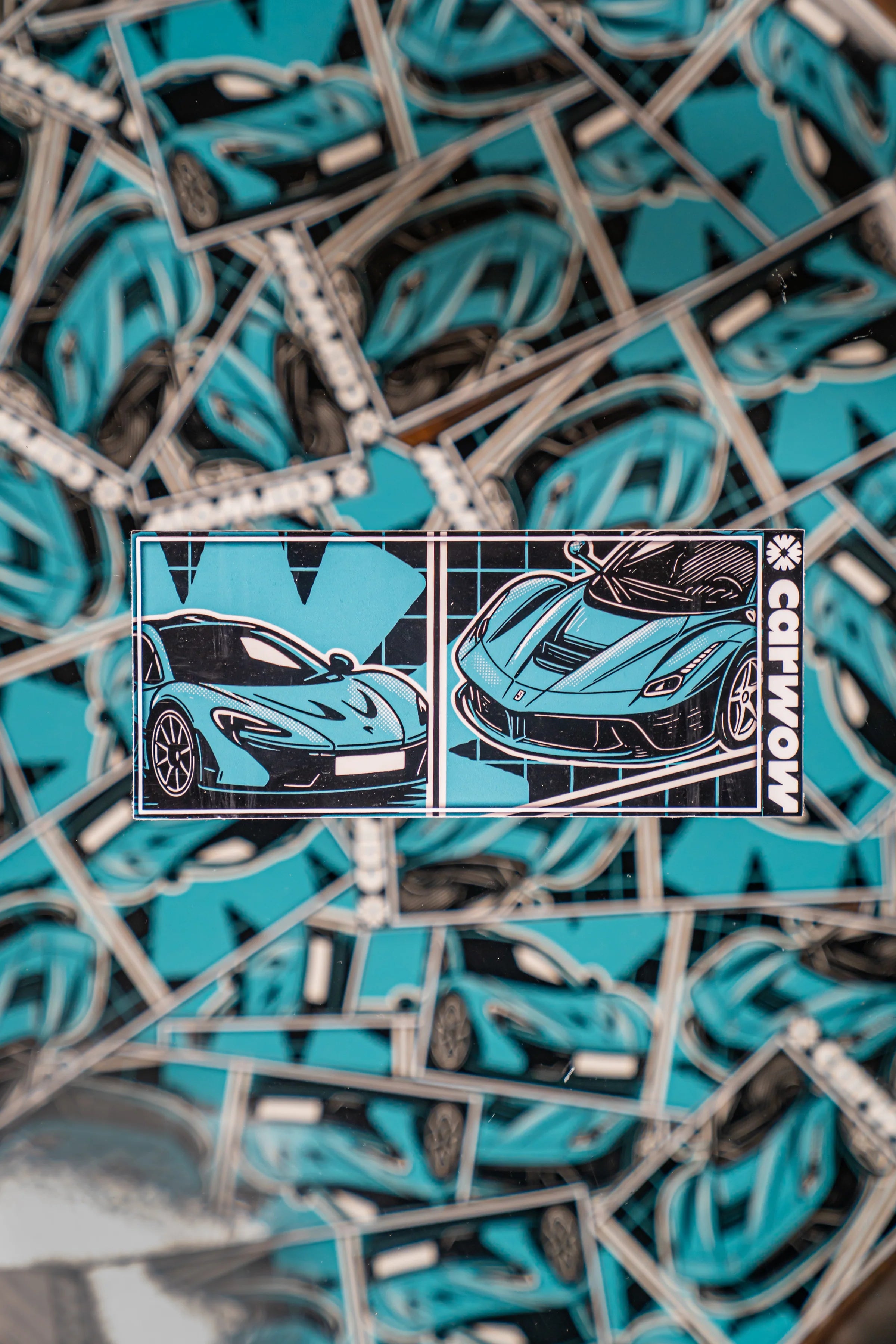 CARWOW SNAPBACK & STICKER GIFT SET