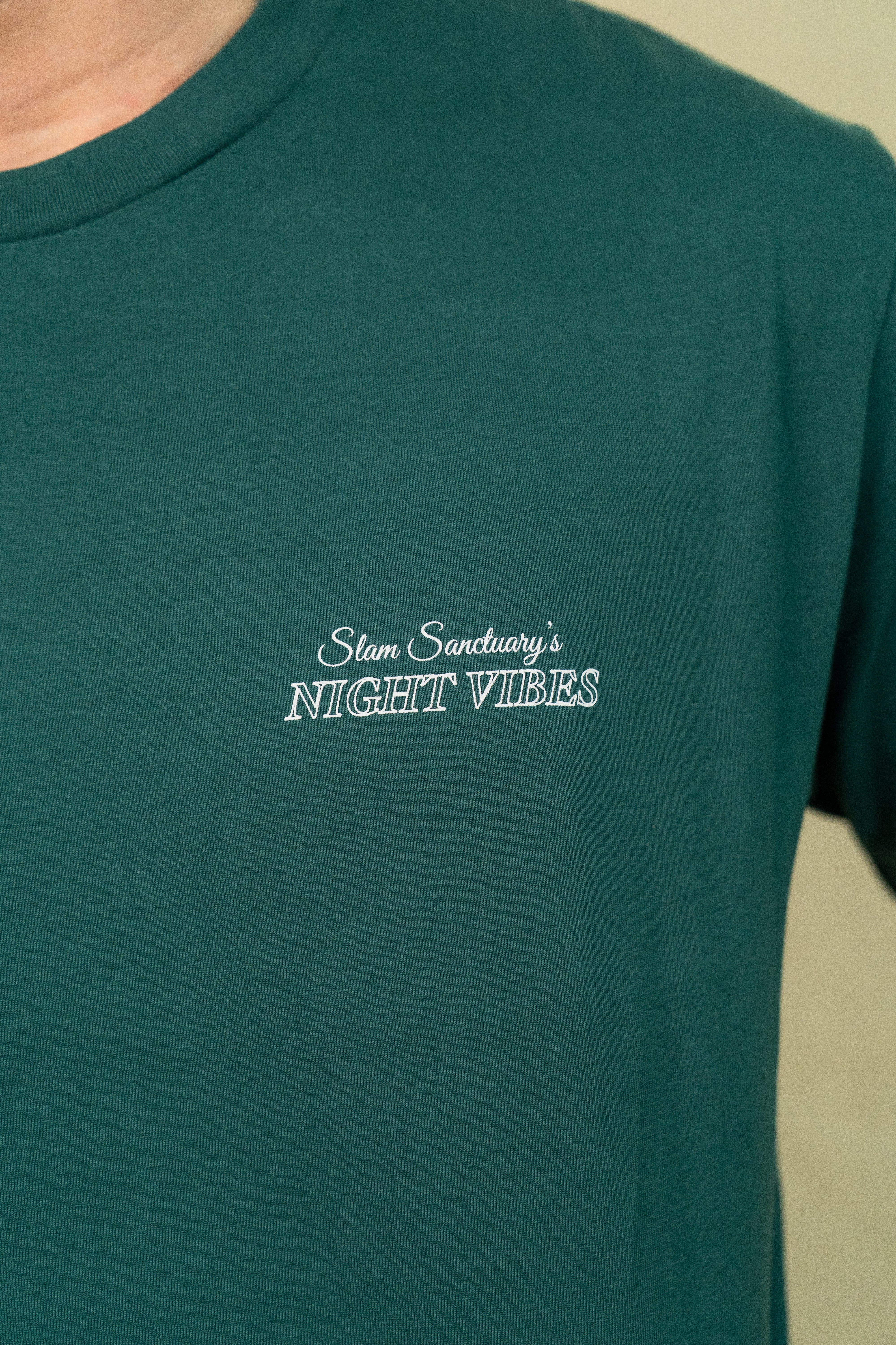 NIGHT VIBES T-SHIRT - GREEN