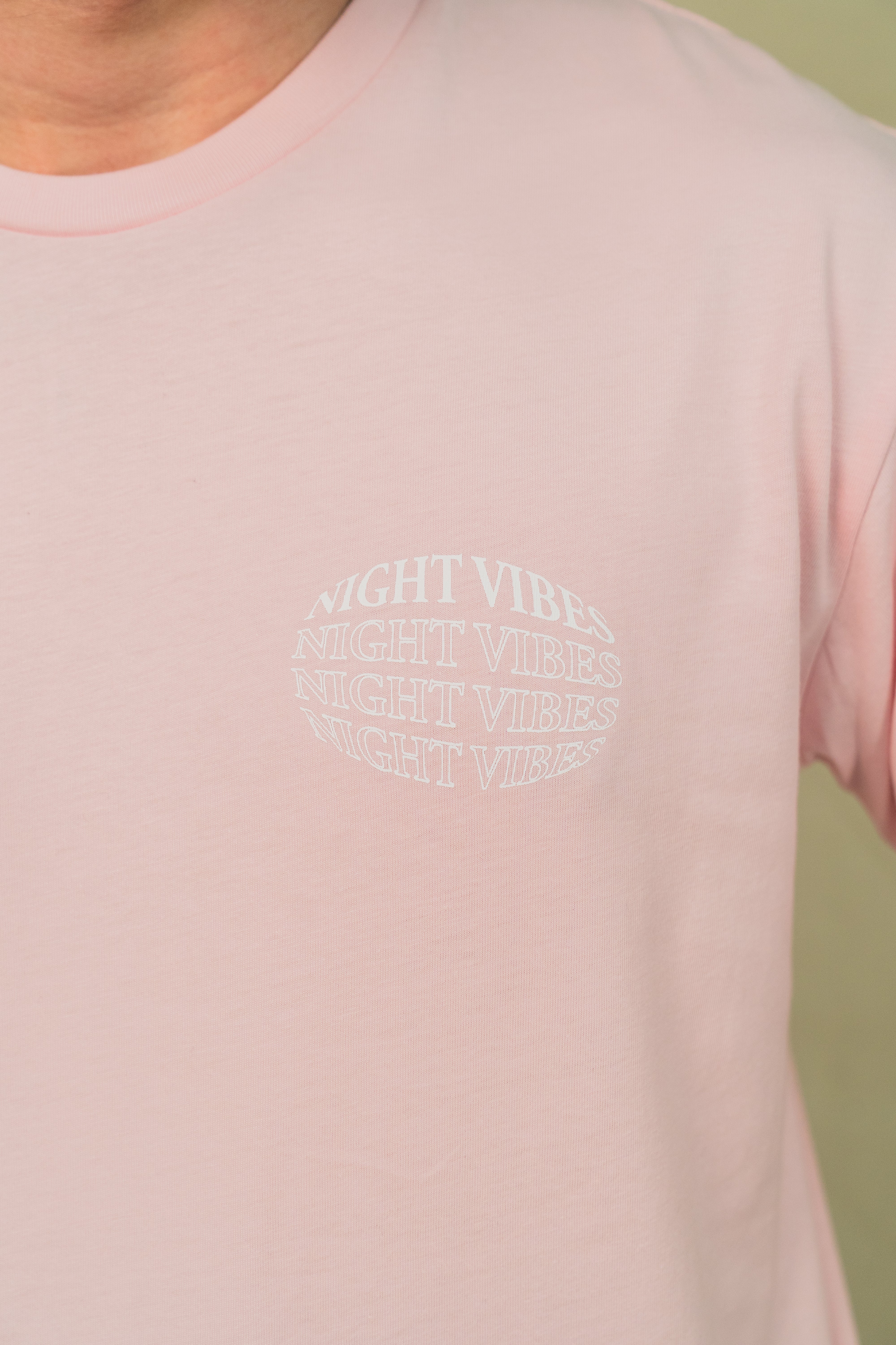 NIGHT VIBES T-SHIRT - PINK