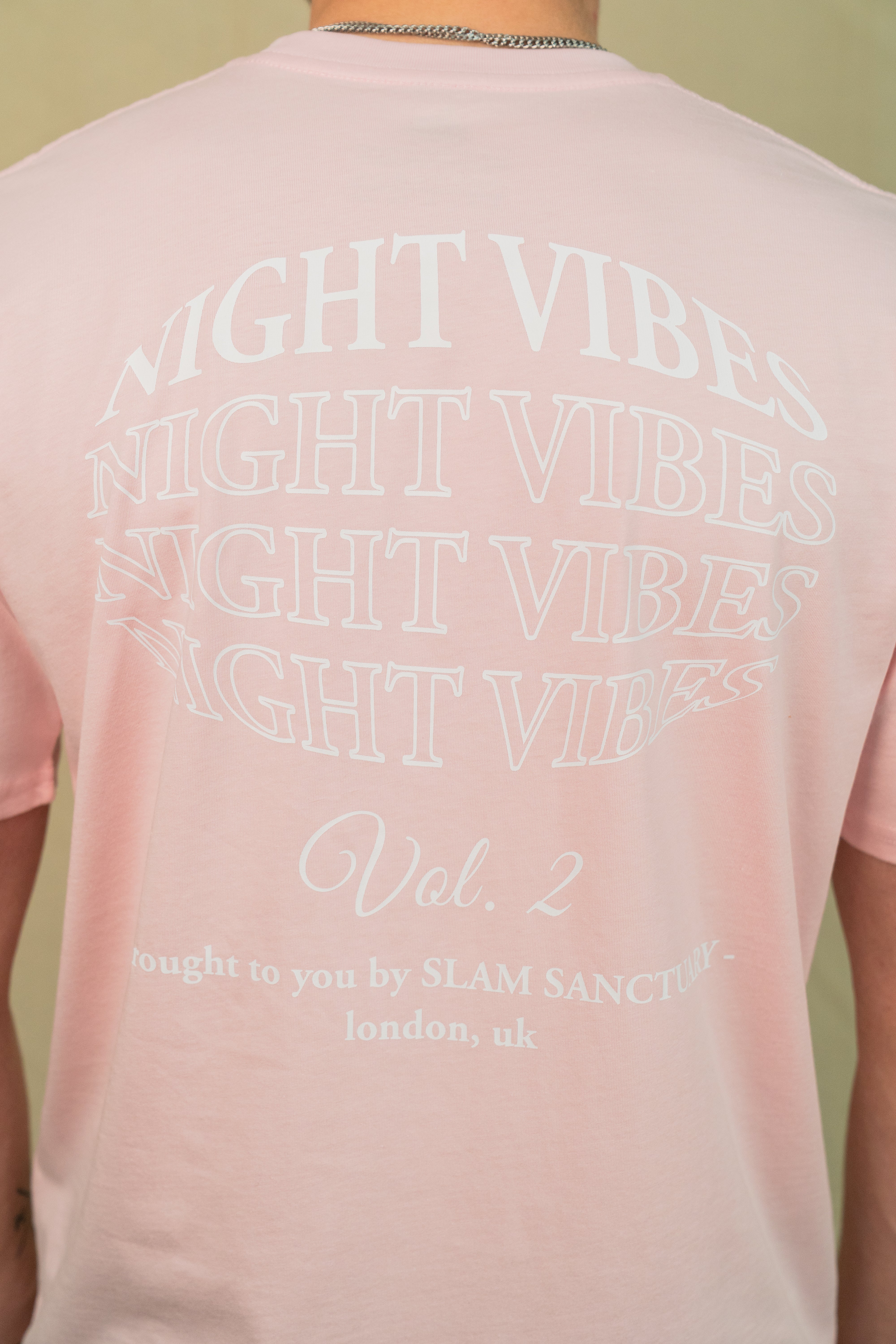 NIGHT VIBES T-SHIRT - PINK