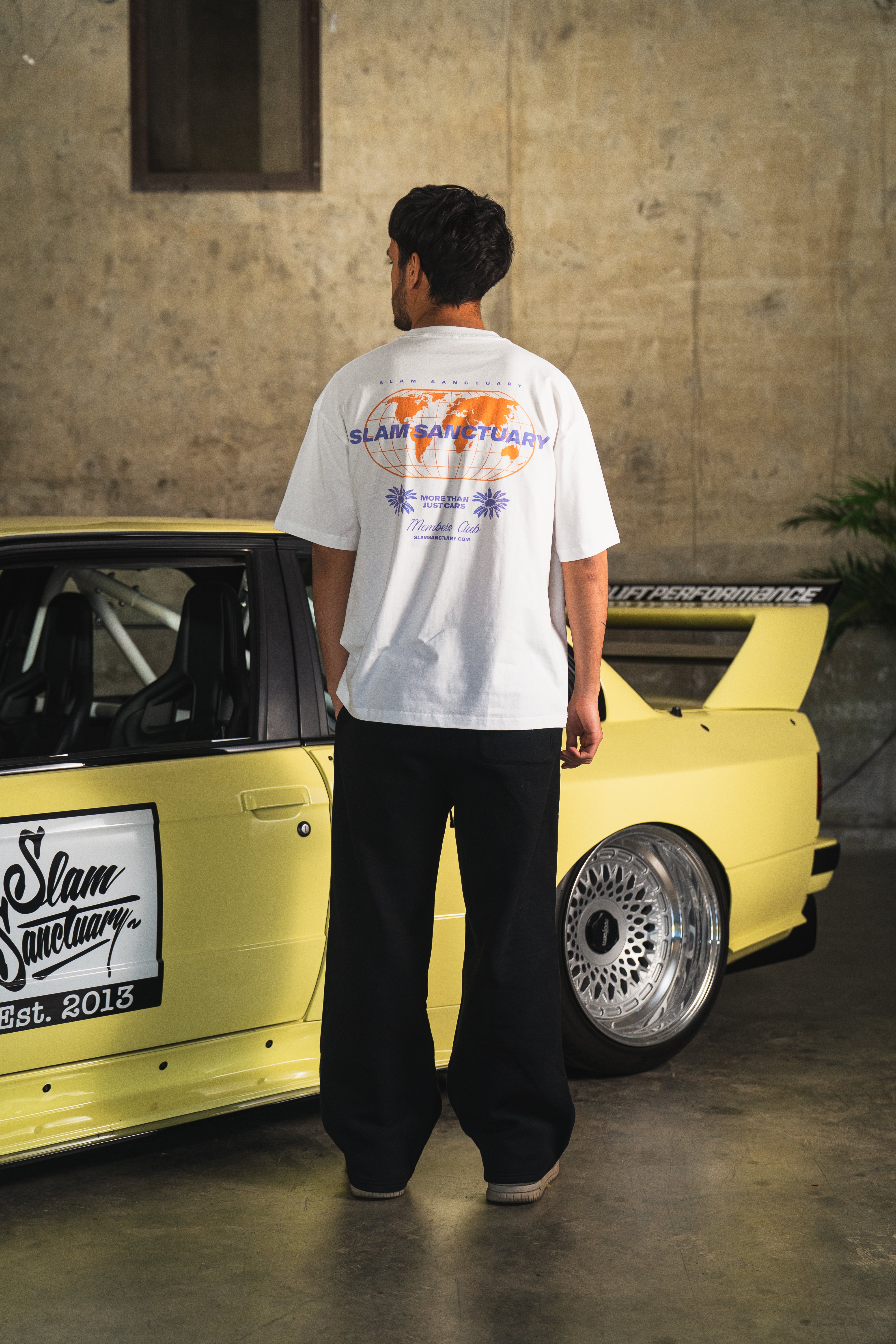 GLOBE T-SHIRT - WHITE