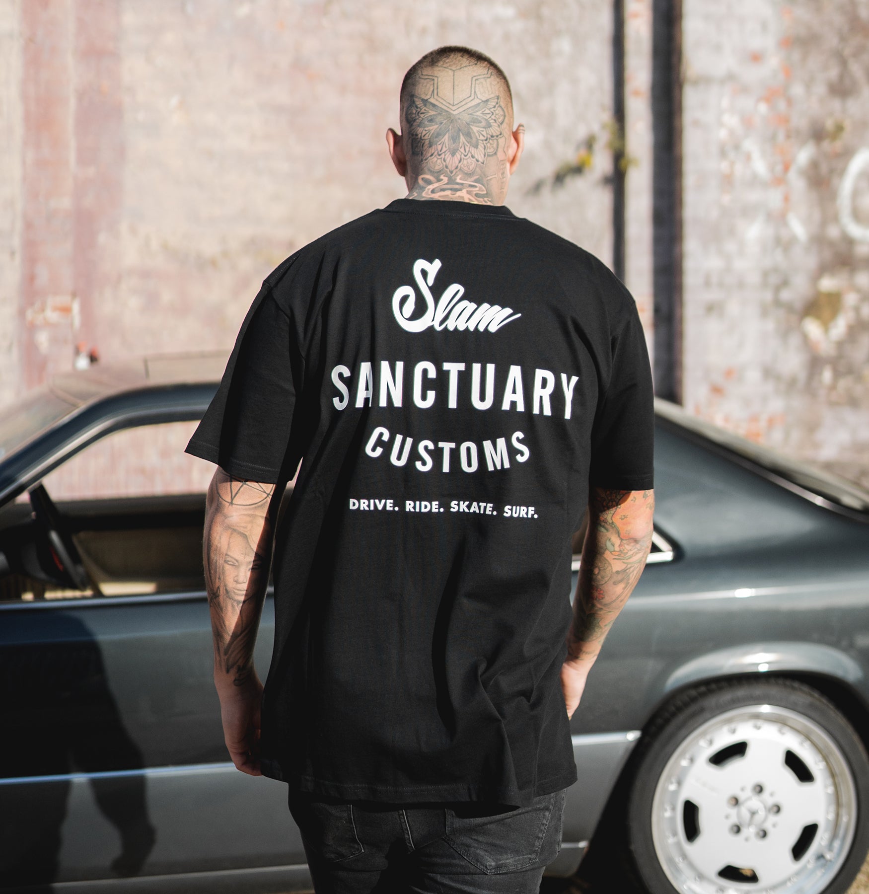 CUSTOMS T-SHIRT - BLACK