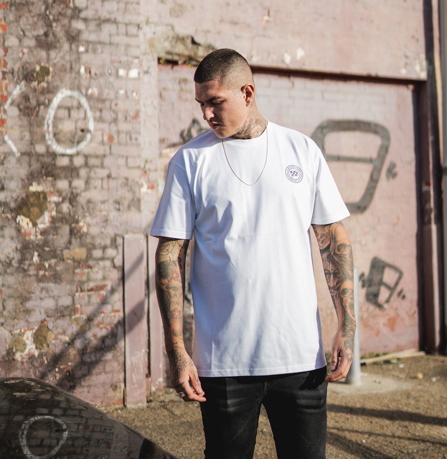 EMBLEM T-SHIRT - WHITE